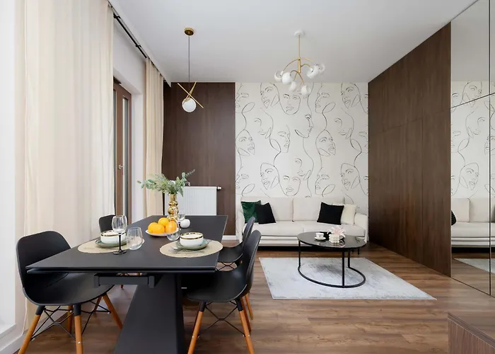 Unique In With Balcony By Renters * وودج